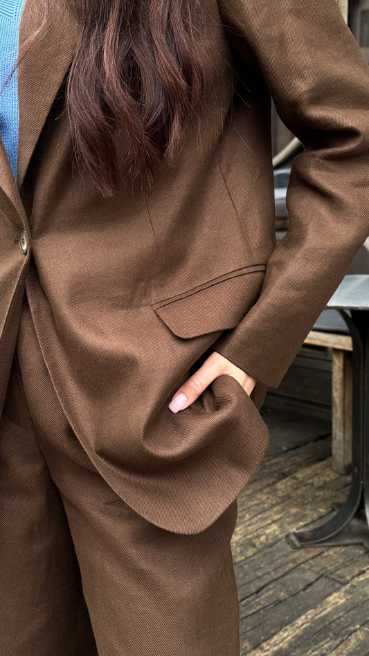 Коричневий лляний костюм із тканини Loro Piana