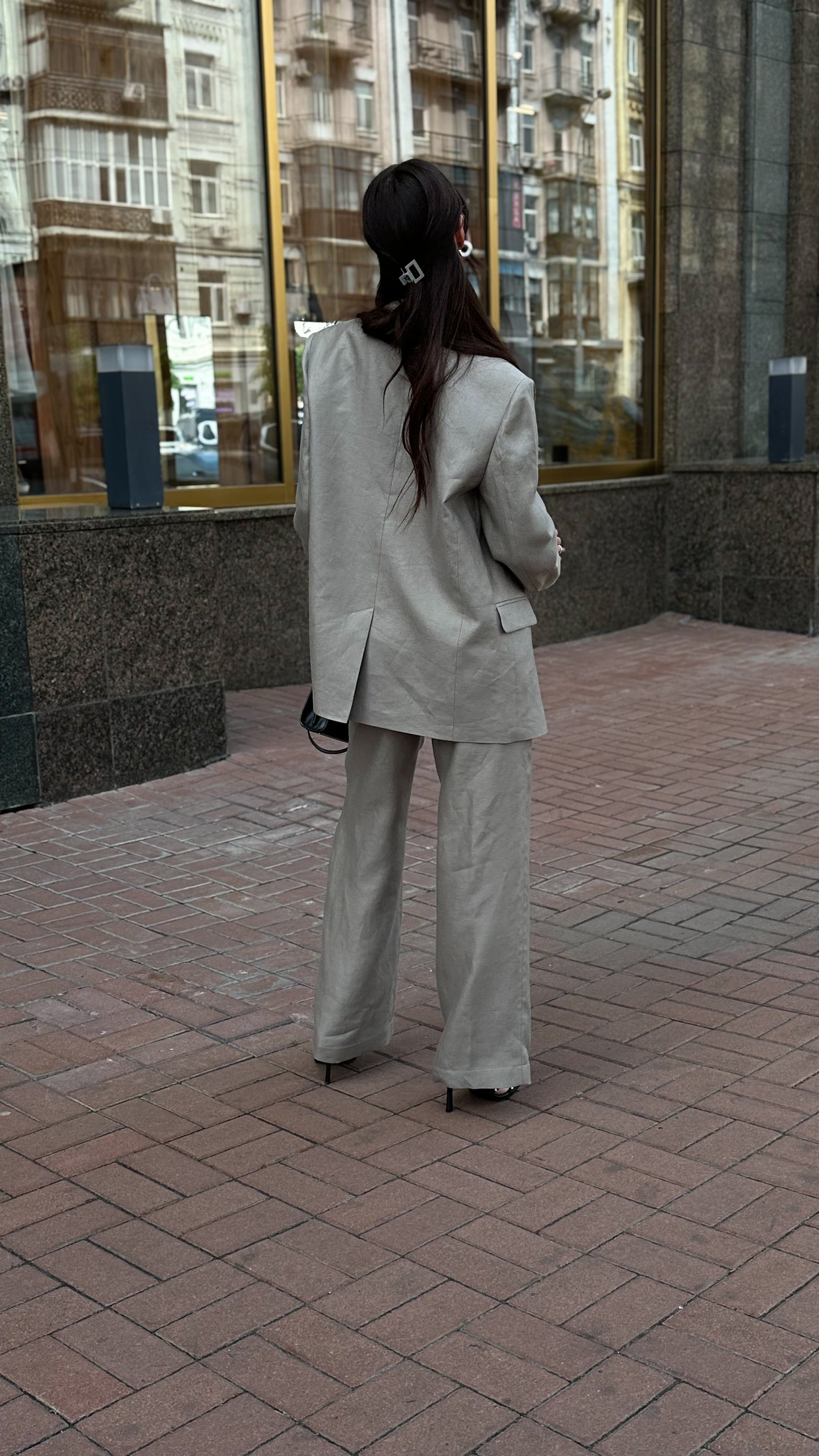 Лляний костюм з тканини Loro Piana в кольорі мокко