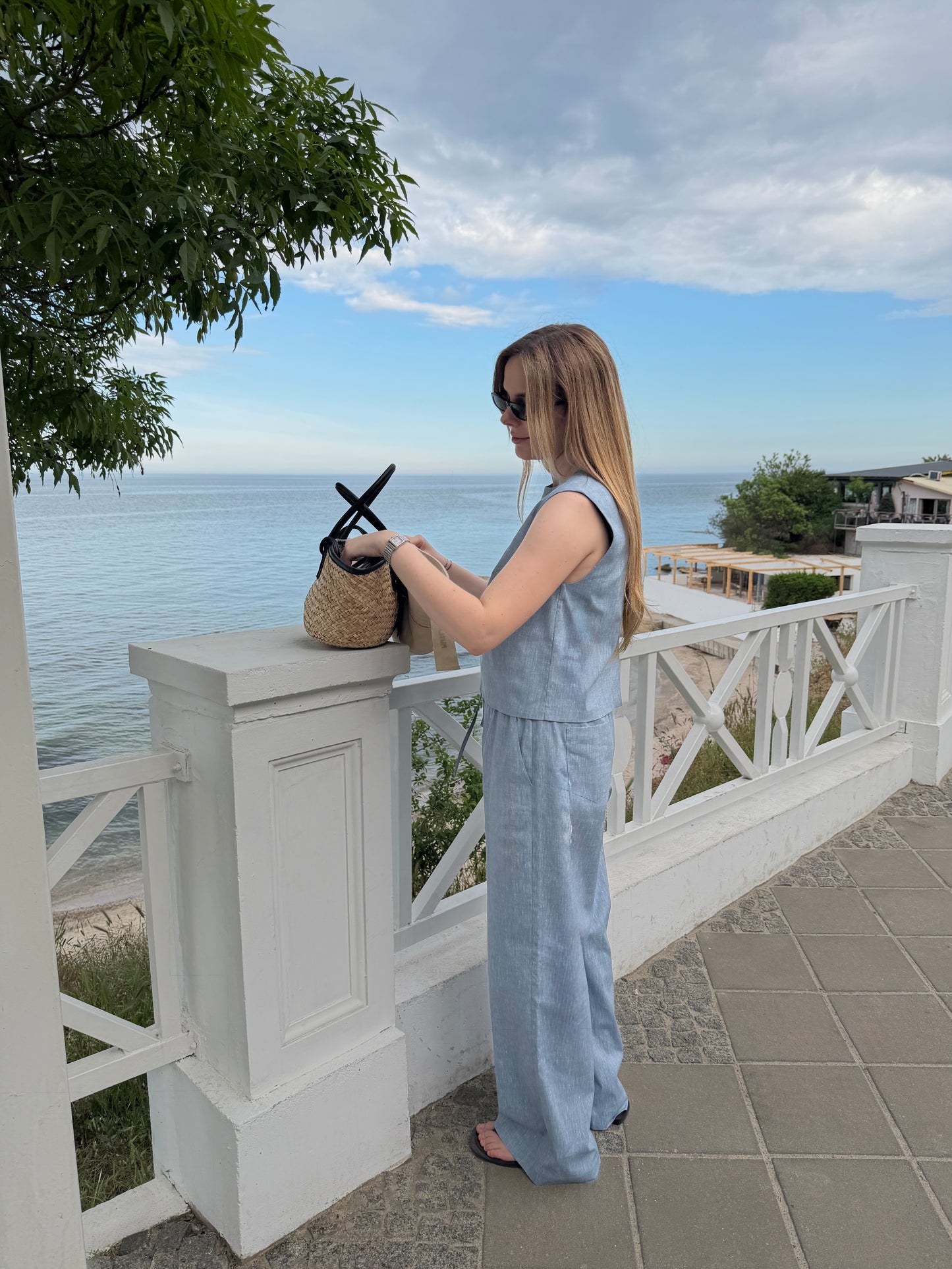 Блакитний лляний костюм з жилетом