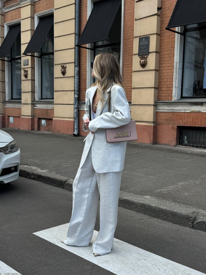 Ніжно-блакитний лляний костюм із тканини Loro Piana