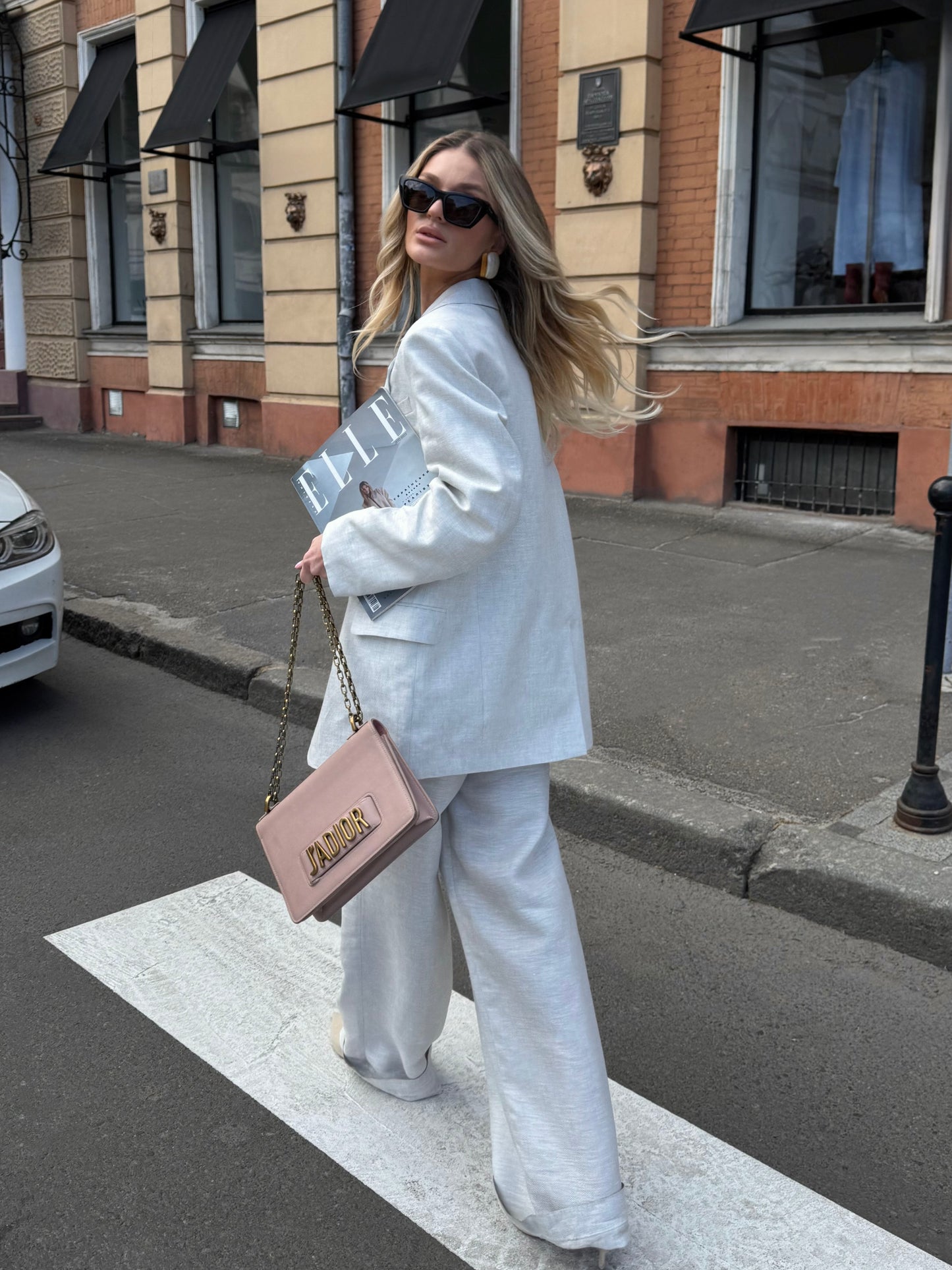 Ніжно-блакитний лляний костюм із тканини Loro Piana