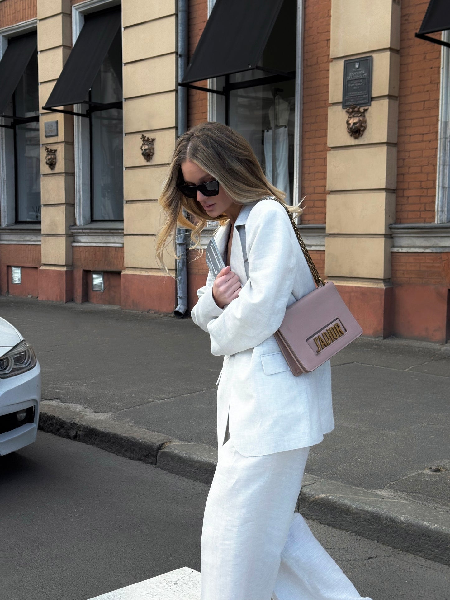 Ніжно-блакитний лляний костюм із тканини Loro Piana