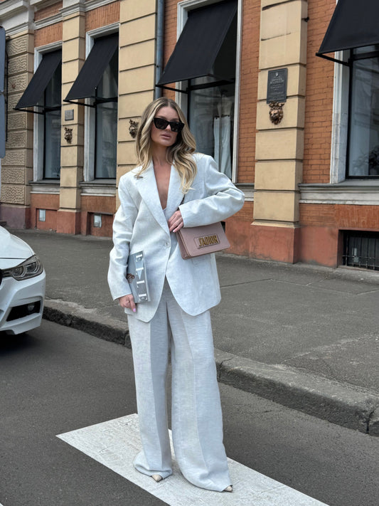 Ніжно-блакитний лляний костюм із тканини Loro Piana