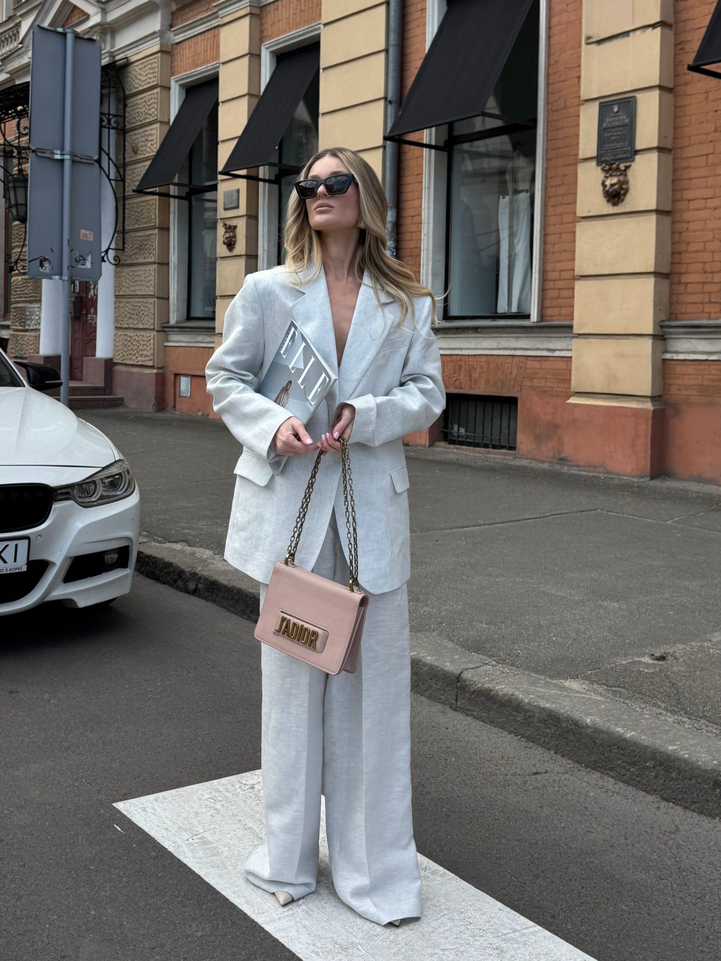 Ніжно-блакитний лляний костюм із тканини Loro Piana