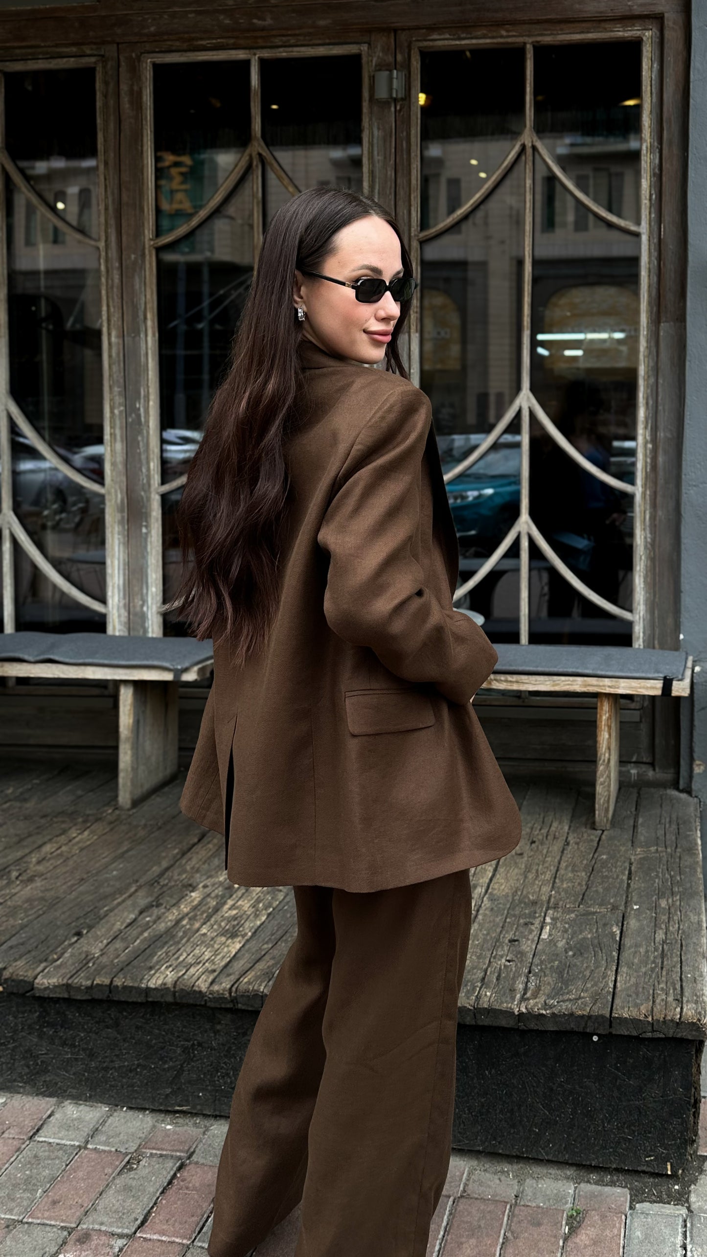 Коричневий лляний костюм із тканини Loro Piana