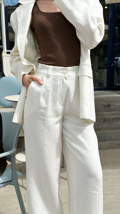 Білий лляний костюм з тканини Loro Piana