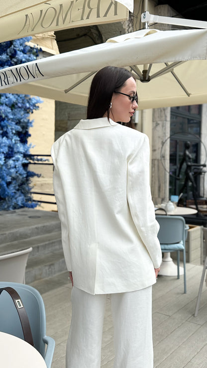 Білий лляний костюм з тканини Loro Piana