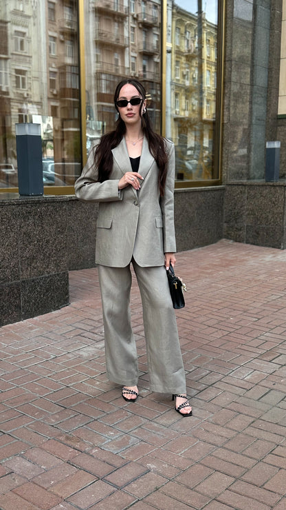 Лляний костюм з тканини Loro Piana в кольорі мокко