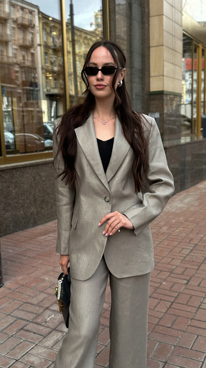 Лляний костюм з тканини Loro Piana в кольорі мокко