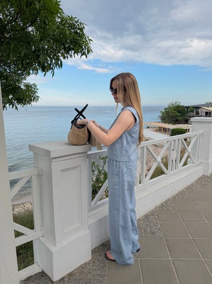 Блакитний лляний костюм з жилетом