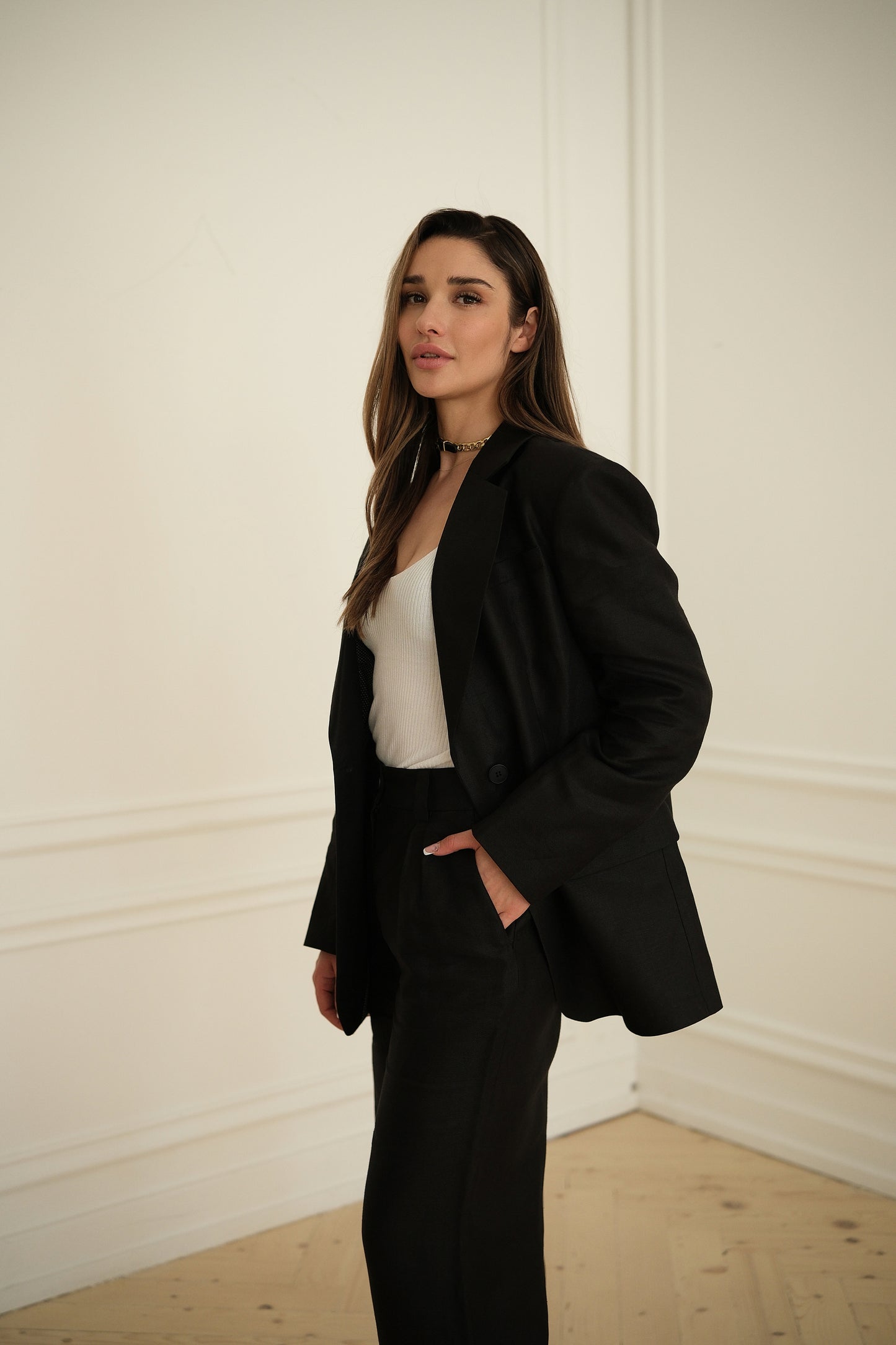 Чорний лляний костюм з тканини Loro Piana