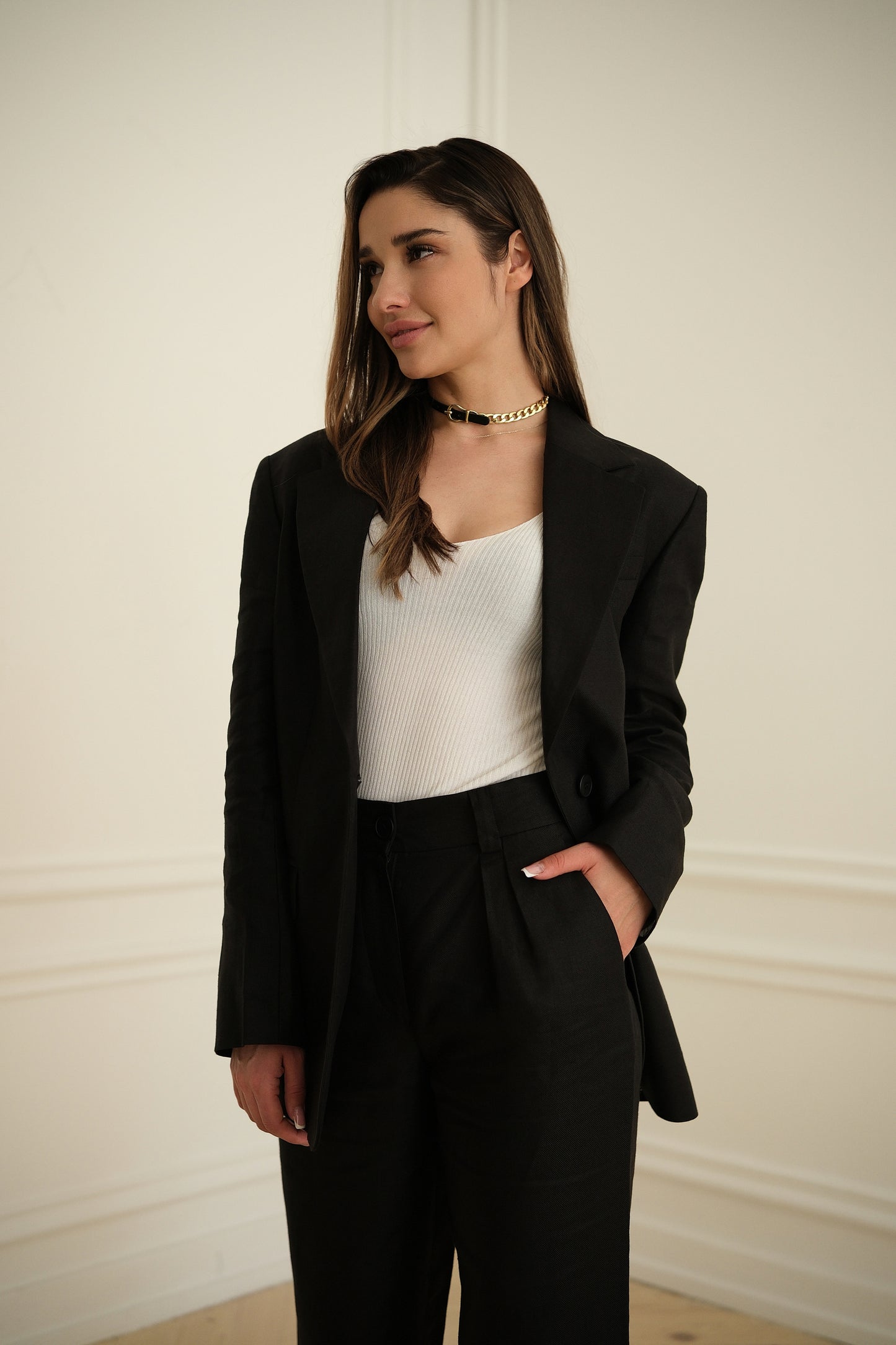 Чорний лляний костюм з тканини Loro Piana