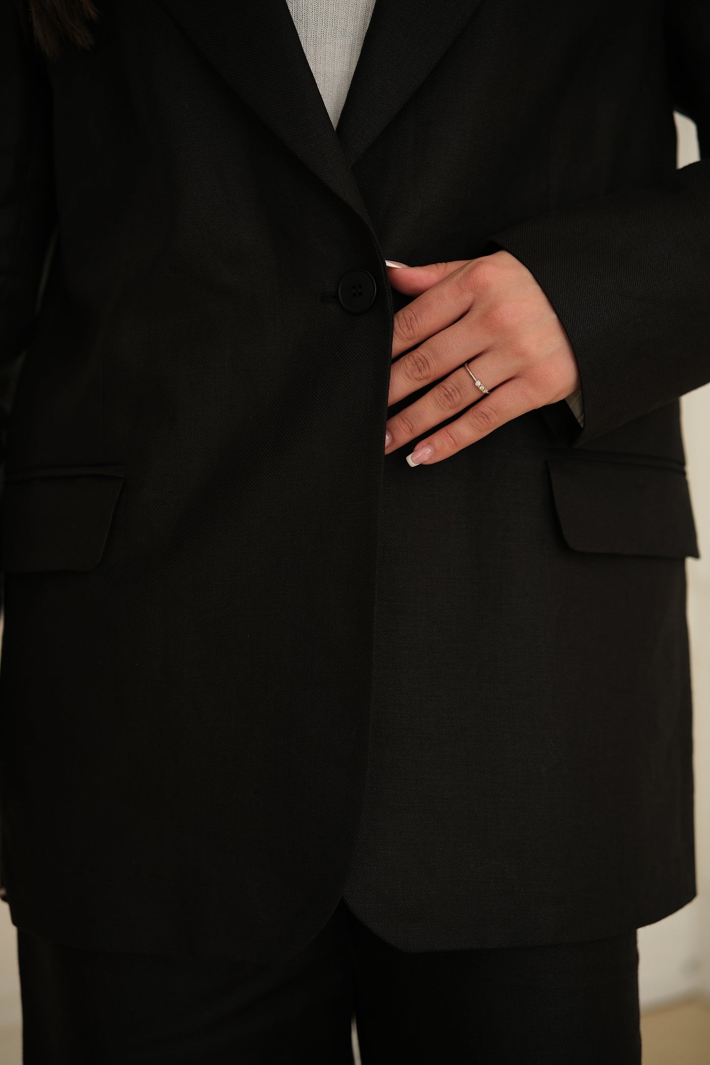 Чорний лляний костюм з тканини Loro Piana